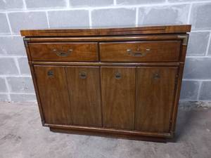 lot 4 image: Drexel Buffet Cabinet