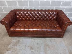 lot 1 image: Leather Sofa