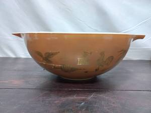 lot 6 image: Pyrex Onion Bowls