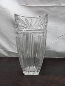 lot 31 image: Waterford Vase