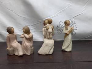 lot 35 image: Willow Tree Figurines