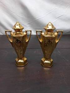 lot 45 image: Stouffer Shaker Set