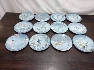 lot 52 image: Vintage 12 Days Of Christmas Series Haviland Limoges Christmas Plates