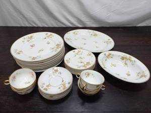 lot 62 image: Autumn Leaf By Haviland China Set