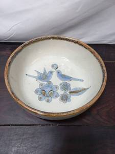 lot 68 image: El Palomar Handpainted Pottery Bowl