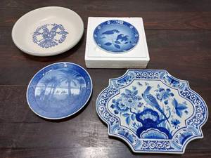 lot 71 image: Four Blue And White Collector Plates