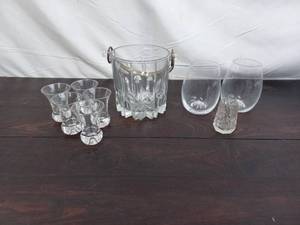 lot 79 image: Vintage Crystal Ice Bucket With Glasses
