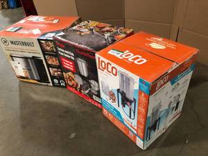 lot 9 image: Assorted Lot of  Turkey Fryer Customer return, Review all pictures