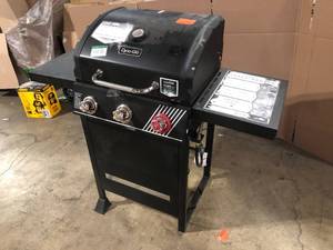 lot 10 image: Dyna-Glo 3-Burner Propane Gas Grill in Matte Black with TriVantage Multi-Functional Cooking System, Customer return, Review all pictures
