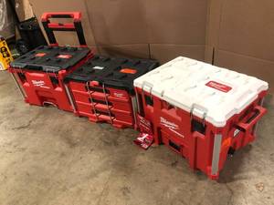 lot 11 image: Milwaukee PACKOUT 22 in. Rolling Tool Box, Customer return, Review all pictures