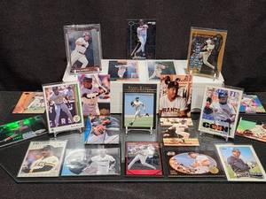 lot 49 image: Over 500 Assorted Barry Bonds Cards