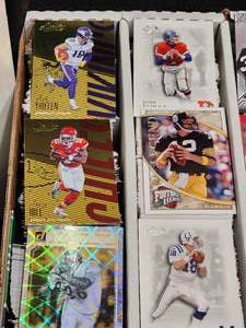 lot 70 image: Over 3000 Assorted Football Cards