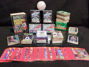 lot 55 image: Assorted Sports Cards Lot