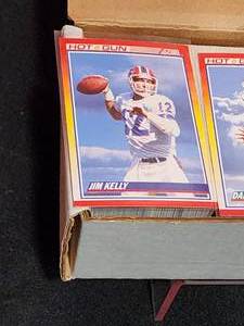 lot 113 image: 1991 Score Football Hand Collated Set