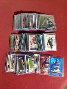 (50) Vikings Rookies in Toploaders