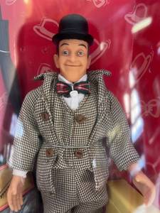 lot 13 image: Laurel & Hardy figurines