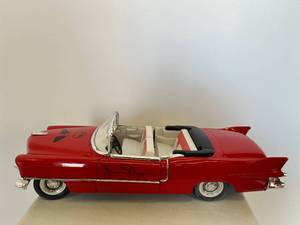 lot 17 image: James Dean Special Edition 1955 Signature Series Cadillac in box - new