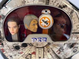 lot 19 image: unopened Star Wars Pez tin with candies