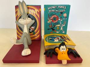 lot 22 image: pair of Bugs Bunny & Daffy Duck bookends