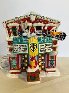 lot 24 image: Looney Tunes Village Theatre ceramic lamp - works