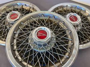 lot 67 image: 4 Pontiac hubcaps