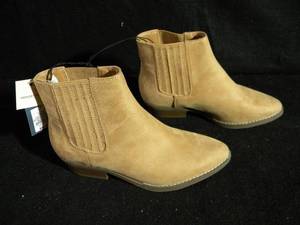 Brand New With Tags Universal Threads Ankle Boots Tan Size 7