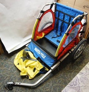 lot 92 image: Master Cycle Pull Behind Child Carrier