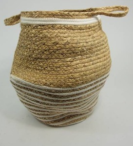 lot 98 image: Vintage Woven Straw Flexible Bag Tote with Handles