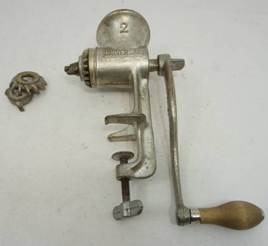 lot 29 image: Antique Universal No. 2 Meat Grinder