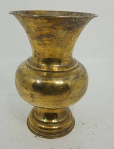 lot 31 image: Brass Spittoon Style Vase