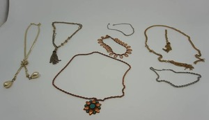 lot 120 image: Collectible Jewelry Vintage Costume Necklace Gold Silver Beaded Gem