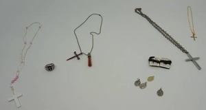 lot 121 image: Collectible Jewelry Vintage Gothic Costume Religious Rosary Necklace Ring Gold Silver Beaded Gem Pearl Pendant