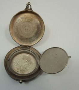 lot 126 image: Antique Key Ring Pendant Pocket Compact