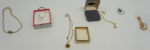 lot 127 image: Collectible Jewelry Vintage Costume Necklace Silver Gold Pearl Heart Jade Pendant