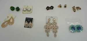 lot 128 image: Collectible Jewelry Vintage Costume Earrings