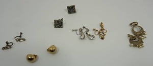 lot 130 image: Jewelry Earrings Vintage Costume Clip-On Screw Etc.