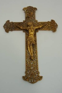 lot 133 image: Antique Ornate Intrique Brass Cross