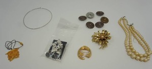 lot 135 image: Vintage Costume Jewelry Necklace Brooches Gold Silver Gem Pearl Hand Carved Bone