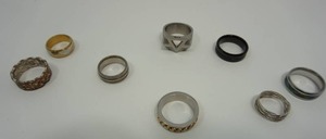 lot 136 image: Vintage Costume Jewelry Rings Gold Silver Inlaid