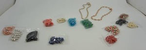 lot 137 image: Vintage Costume Jewelry Necklace Beaded Gem Pearl