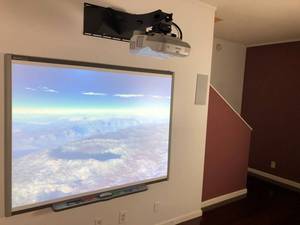 lot 5 image: Smartboard And Epson PowerLite 425W Projector