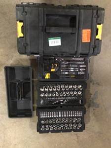 lot 15 image: DEWALT Mechanics Tool Set (226-Piece) with TOUGHSYSTEM 22 in. Medium Tool Box customer return review pictures