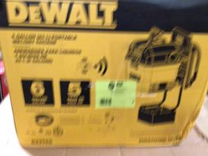 Dewalt 6 Gal Portable Wall Mounted WetDry Vacuum customer return review pictures