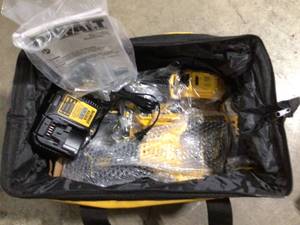 Dewalt 20V MAX Lithium-Ion Cordless Brushless 4 Tool Combo Kit with (2)  Batteries, Charger, and Kit Bag customer return review pictures