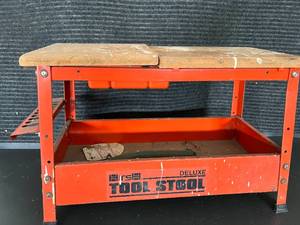 lot 7 image: Hirsh Deluxe Tool Stool