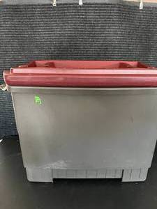 lot 32 image: 27 Gallon Rubbermaid Roughneck Work Topper Container #1