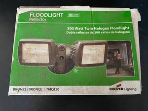 lot 52 image: Cooper Lighting Reflector Floodlight