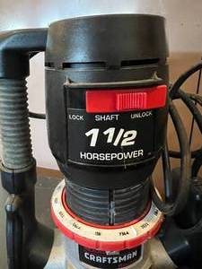 lot 91 image: Craftsman Router with Bits