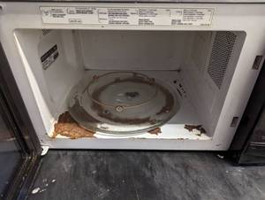 Microwave - damaged see pictures
