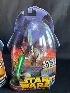 lot 5 image: Star Wars Basic Figure Asst - Yoda & Palpatine New